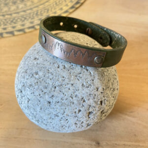 Bracelet en cuir et cuivre gravé, fait main en France – pièce unique