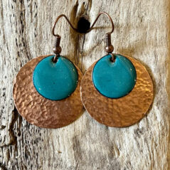 Boucles d’oreilles en émail & cuivre martelé, fait main en France – émaux sur cuivre
