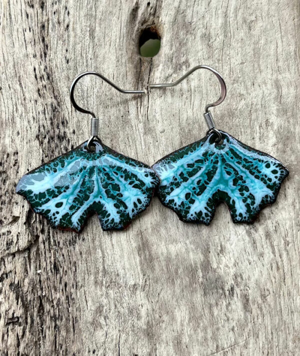 Boucles d'oreilles Ginkgo en émail sur cuivre, fait main en France - émaux sur cuivre