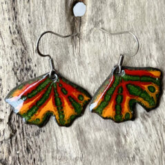 Boucles d’oreilles Ginkgo en émail sur cuivre, fait main en France – émaux sur cuivre