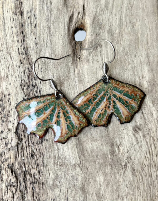 Boucles d'oreilles Ginkgo en émail sur cuivre, fait main en France - émaux sur cuivre