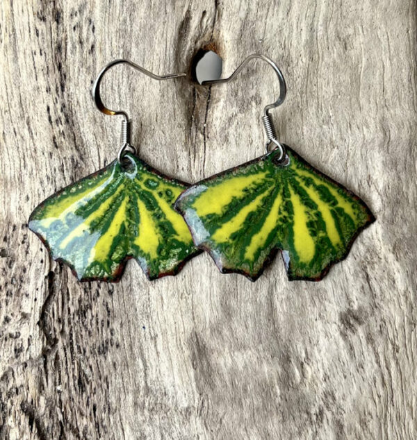 Boucles d'oreilles Ginkgo en émail sur cuivre, fait main en France - émaux sur cuivre