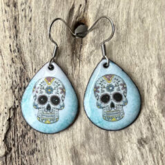 Boucles d’oreilles Calaveras en émail sur cuivre, fait main en France – émaux sur cuivre