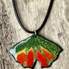Collier Ginkgo Biloba en émail sur cuivre, fait main en France – émaux sur cuivre